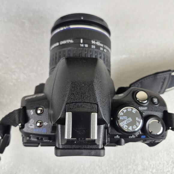Olympus E-600 DSLR Camera Bundle 14-42mm 40-150mm Lenses Bag Charger Manual SD - Picture 5 of 15